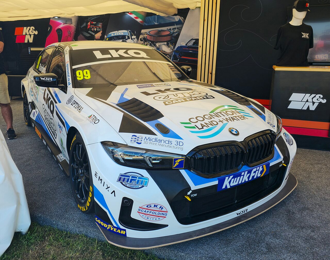 2025 BMW 3 Series SE — photo 4