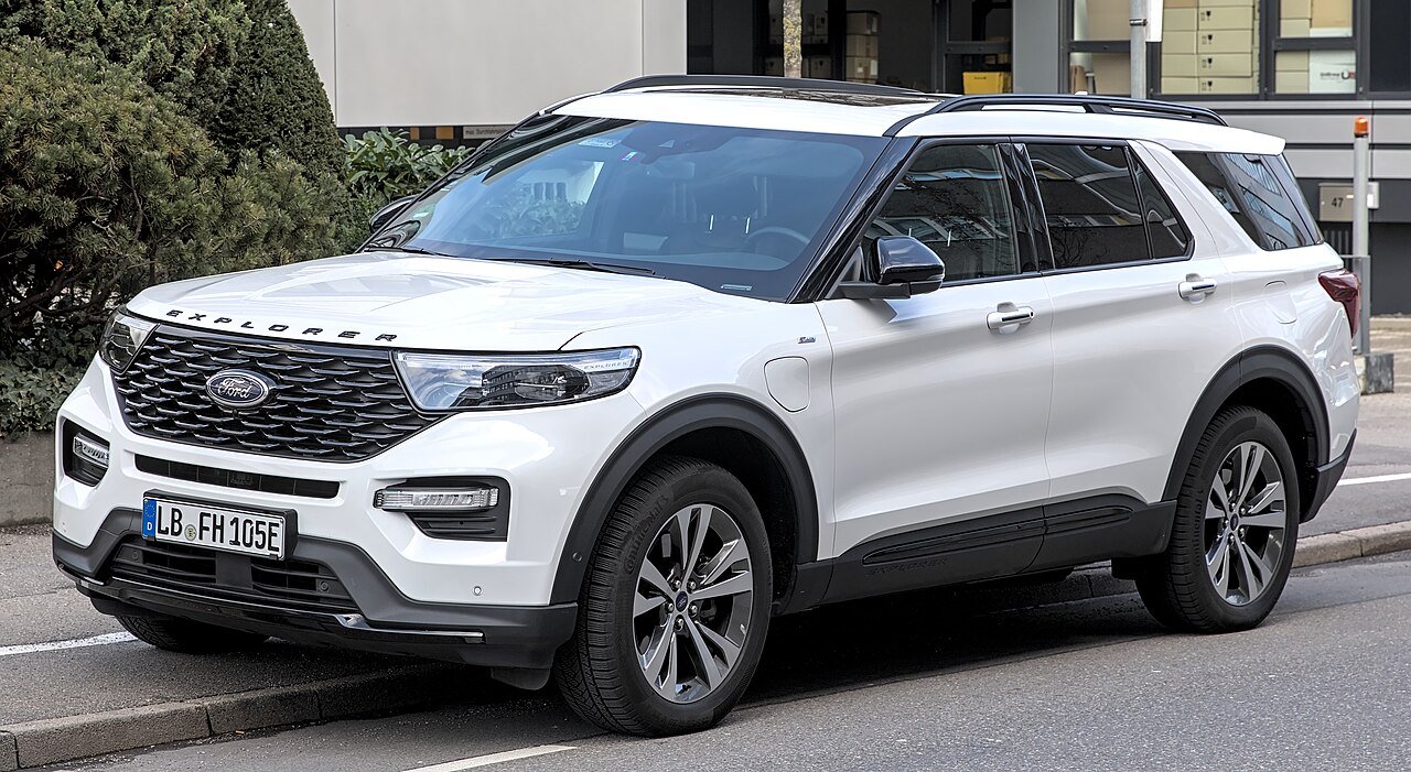 2023 Ford Explorer Touring — photo 2