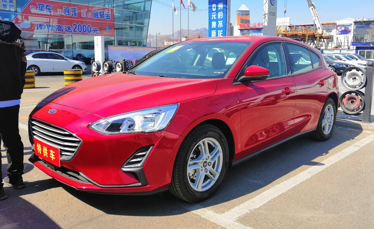 2018 Ford Focus S — photo 4