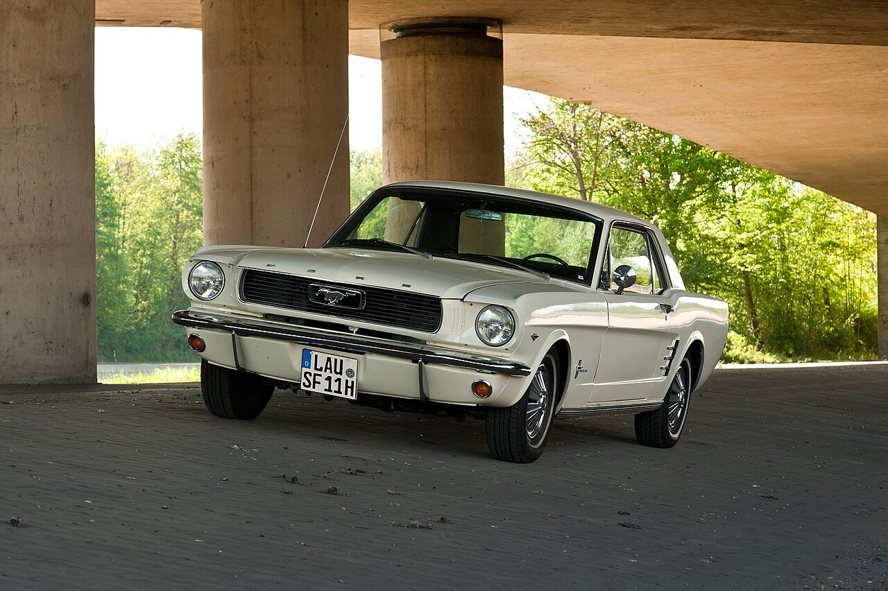 2019 Ford Mustang Sport — photo 4