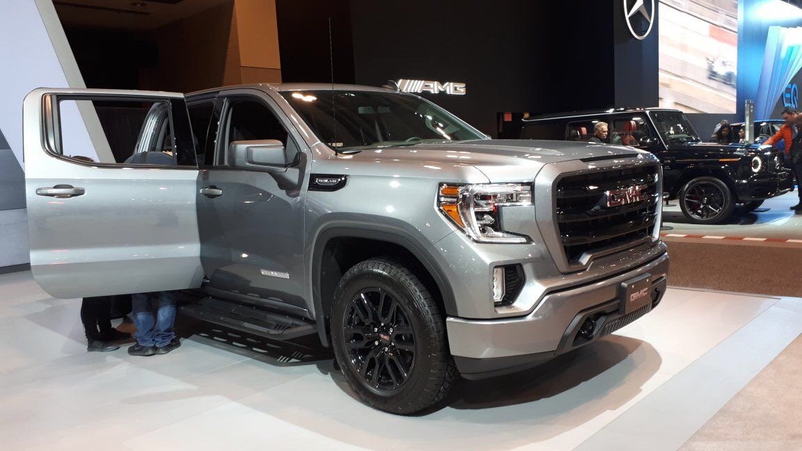 2019 GMC Sierra SLT — photo 2