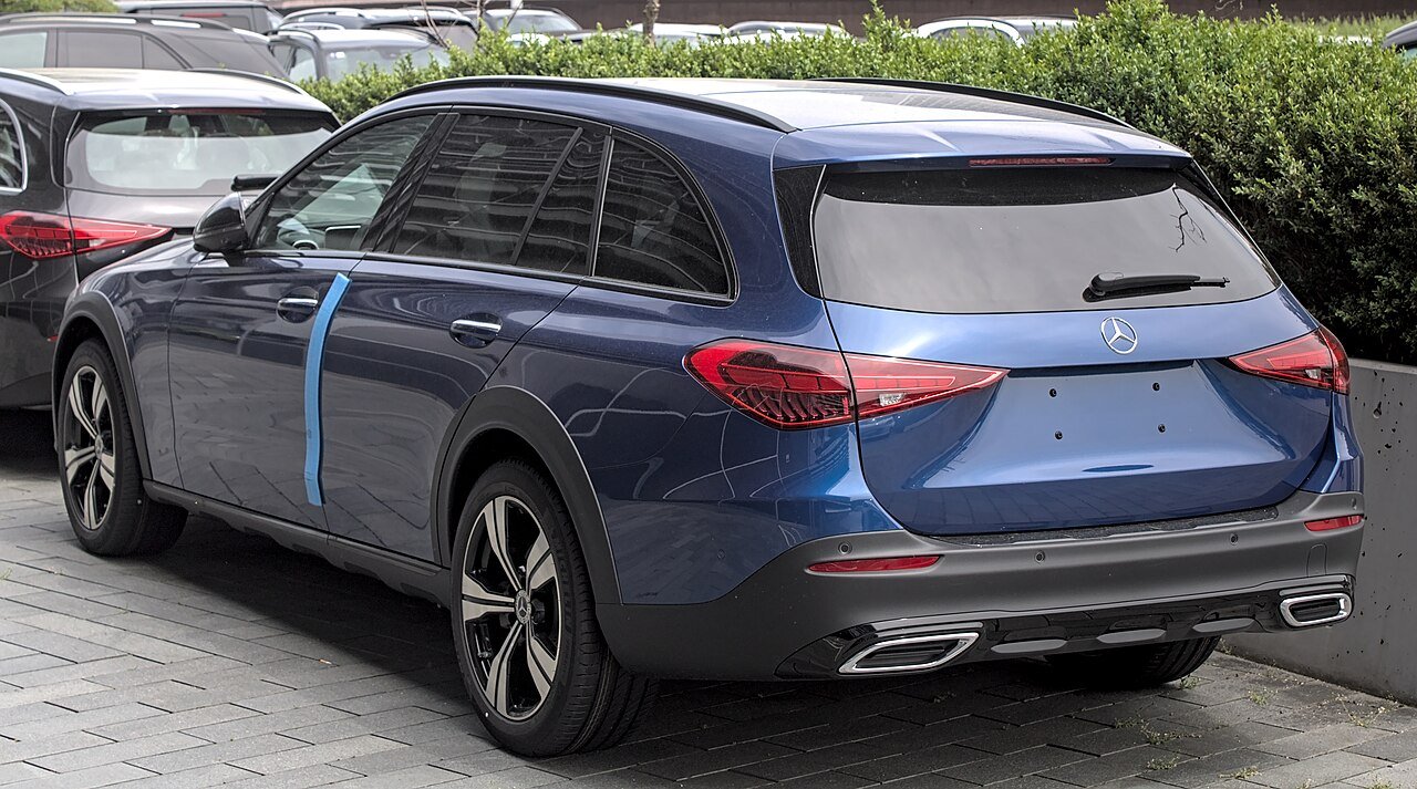 2021 Mercedes-Benz C-Class Premium — photo 3