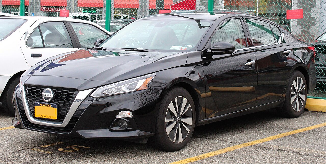 2023 Nissan Altima LE — photo 2