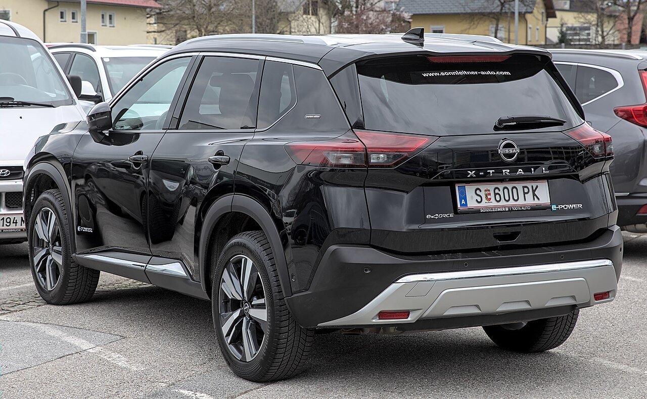 2023 Nissan Rogue Touring — photo 2