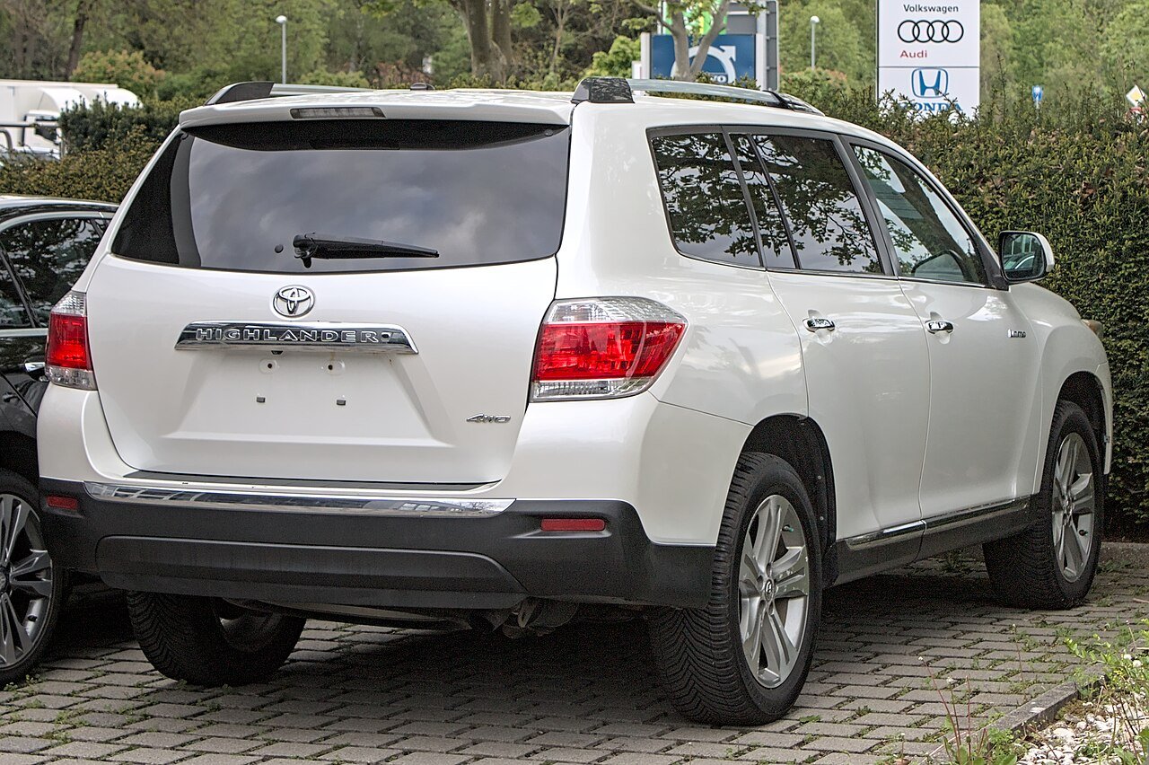 2011 Toyota Highlander SE — photo 2