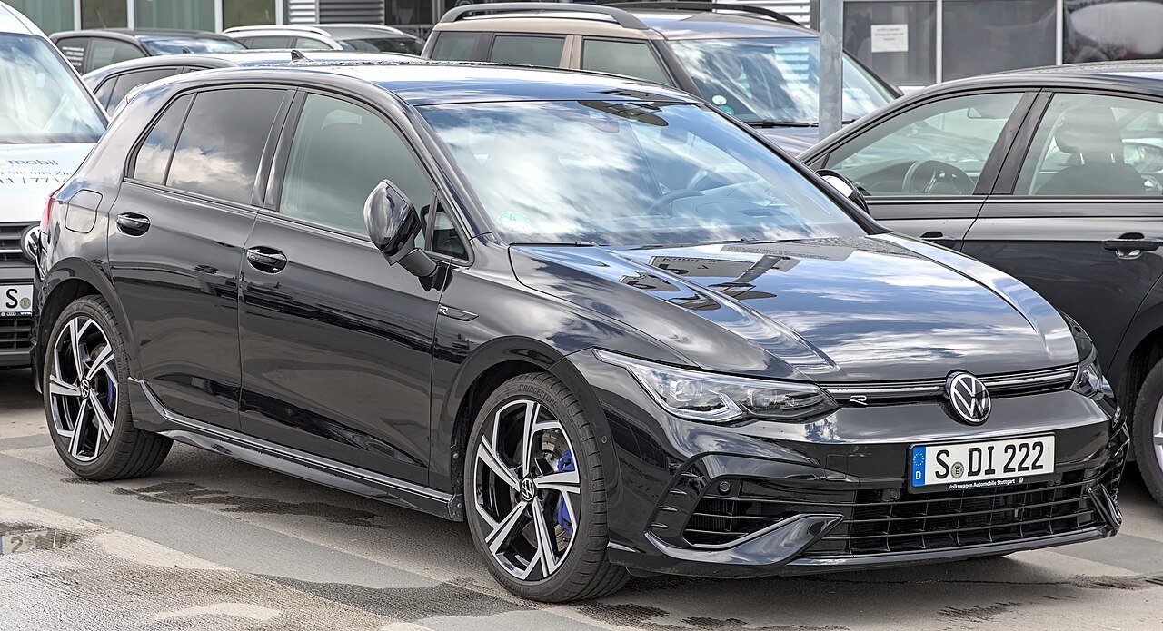 2020 Volkswagen Golf Style — photo 2