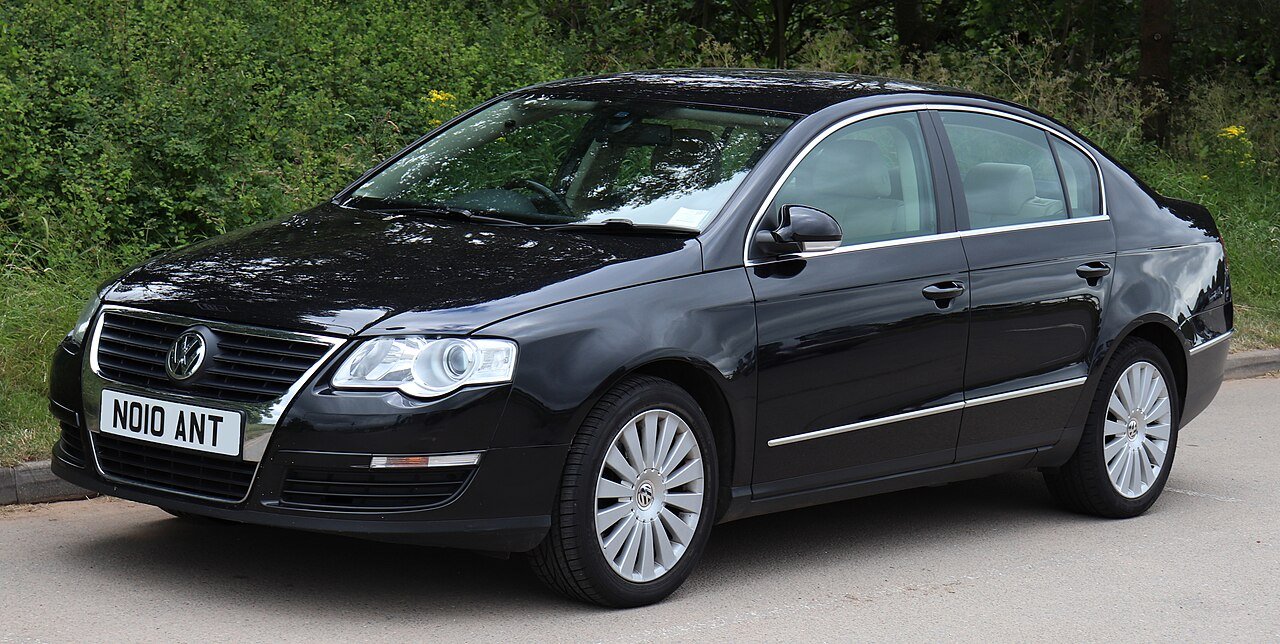 2023 Volkswagen Passat LE — photo 3
