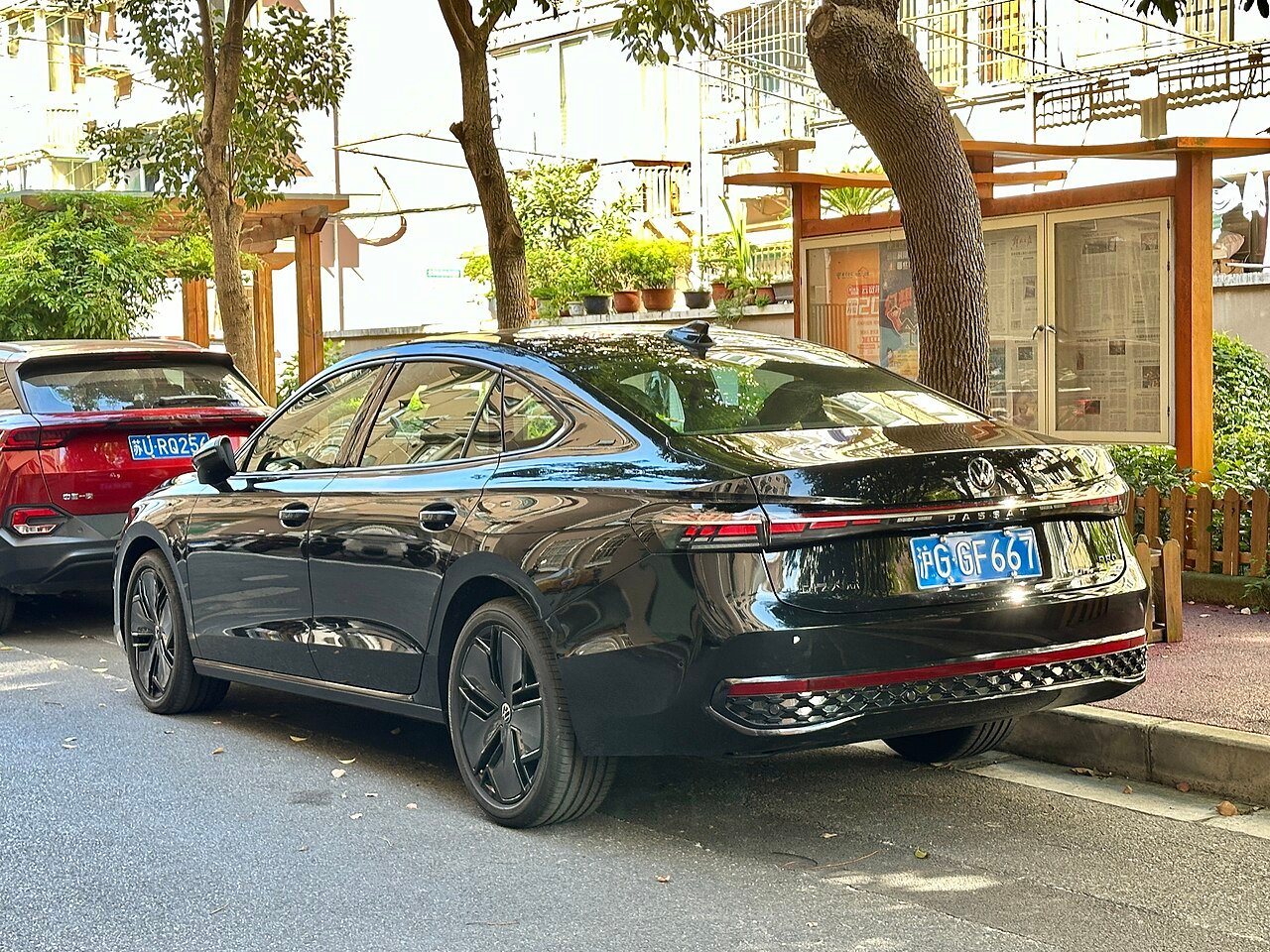 2023 Volkswagen Passat LE — photo 4